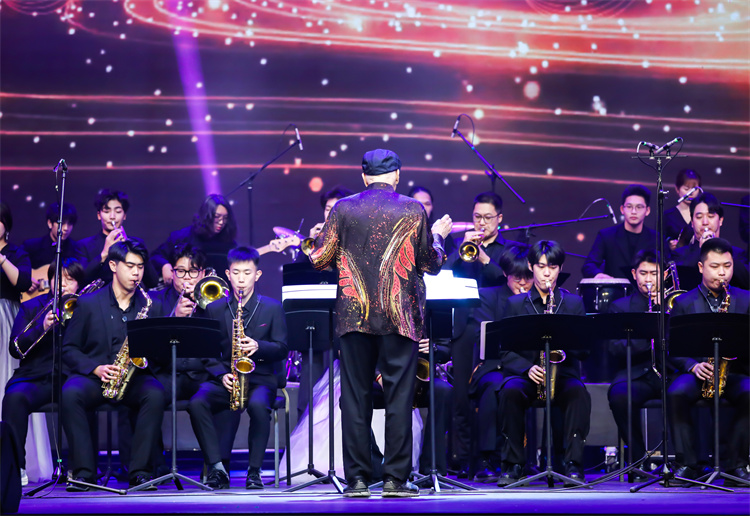 “逐梦·星途”北京现代音乐研修学院建校30周年晚会隆重举行
