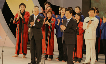 2008年，北音国际舞蹈学院国标舞系42名同学参加“2008年中日青少年友好交流年”开幕式并献上了精彩节目《火焰之舞》，受到了国家领导人胡锦涛书记的亲切接见。